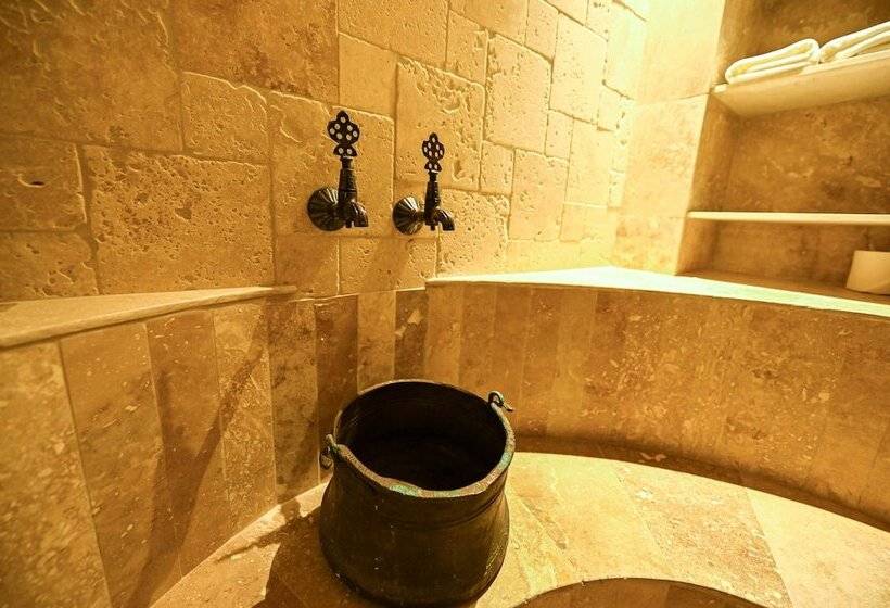 Люкс, Louis Cappadocia