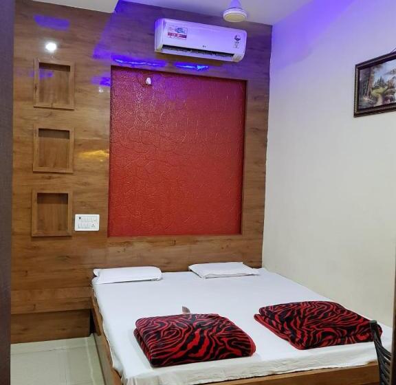 Номер Deluxe, Shri Radhe Krishna,omkareshwar