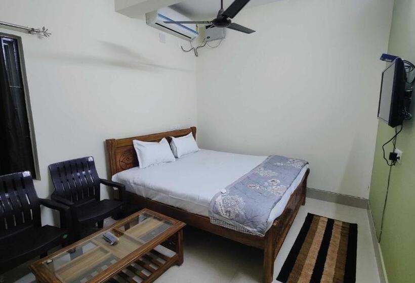 Трехместный Номер Классика, Oyo Flagship Hotel Krishna