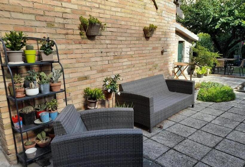 اتاق استاندارد با سرویس بهداشتی مشترک, Perusia Home