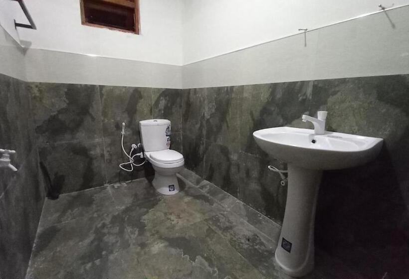 Номер Стандарт Трехместный, Sewana Guest Inn