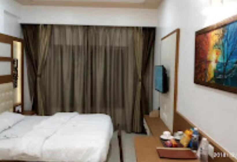 Номер Deluxe, Marvel Inn Shirur