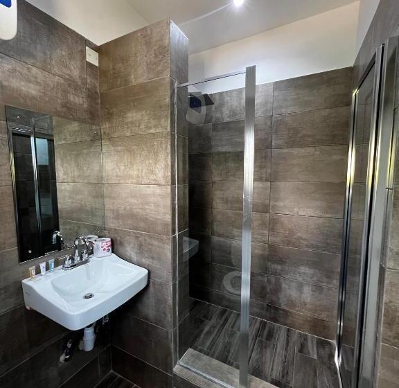 Deluxe Suite King Bed, Fragrance Apartments And Suites
