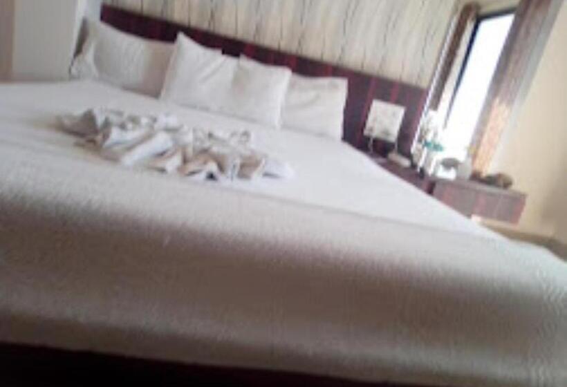 Номер Deluxe, Yashraj Inn Beed