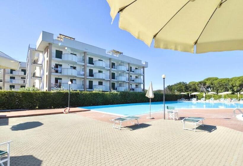 آپارتمان 1 خوابه, Isa Apartments 2 Beds In Residence With Swimming Pool In San Vincenzo, Just 600 Meters From The Sea
