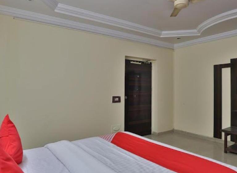 Quarto Deluxe, Dev Palace Ahmedabad