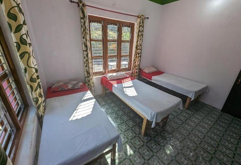 اتاق استاندارد سه نفره, Roshani Guest House And Restaurant Ngadi Bazar