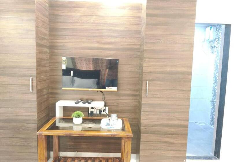 Standaard Vierpersoonskamer, Orchid House Navi Mumbai