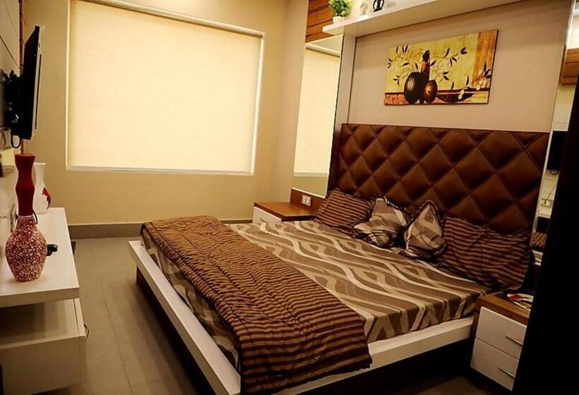 Номер Deluxe, Del