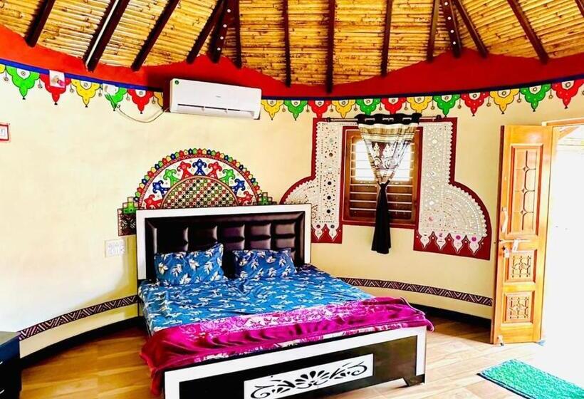 带大床的豪华间, Khadir Homestay Resort Dholavira Gujrat