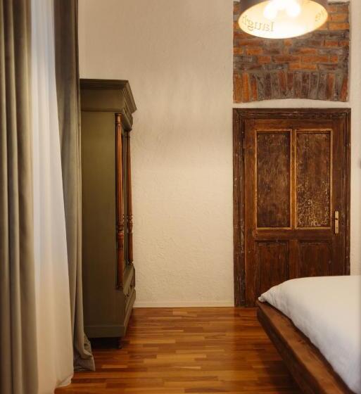 استودیوی استاندارد, Casa 1901
