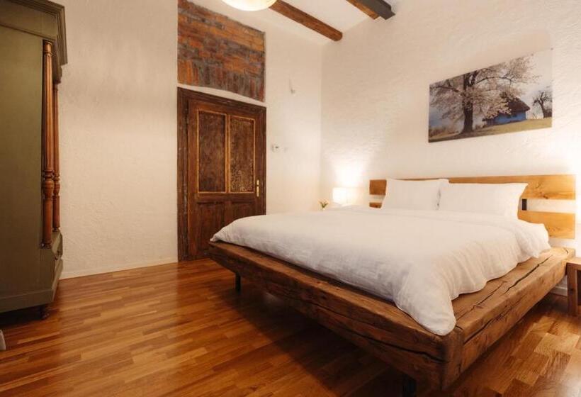 استودیوی استاندارد, Casa 1901