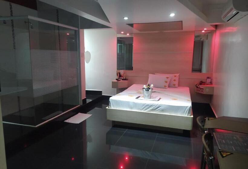 استودیوی استاندارد, Motel La Folia