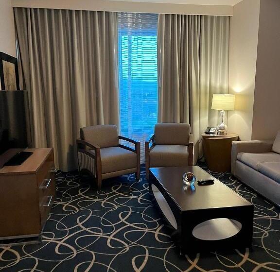 آپارتمان 2 خوابه, A Luxury Condo Awaits You At The Desert Blue, Moments From The Strip   Special Offer Now!