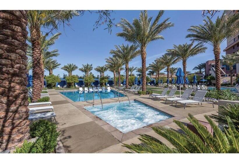 آپارتمان 2 خوابه, A Luxury Condo Awaits You At The Desert Blue, Moments From The Strip   Special Offer Now!