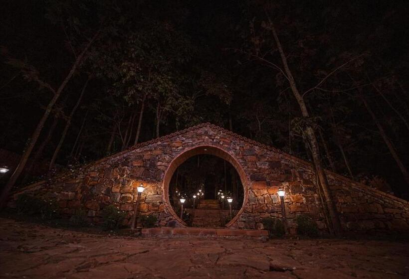 Вилла с 1 спальней и бассейном, Sereno Barn Eco Stay Chikmagalur