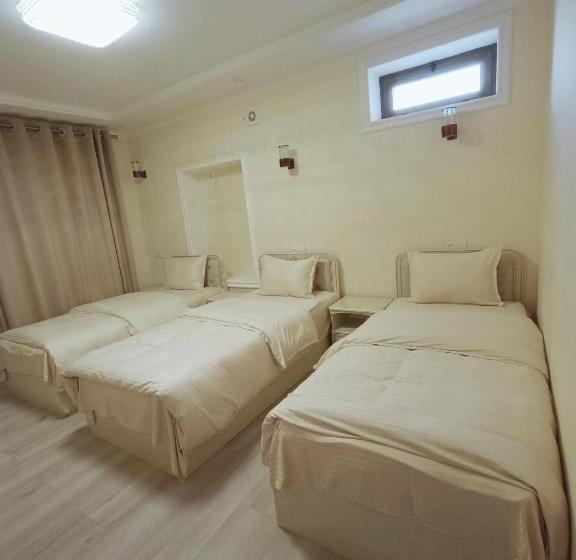 스탠다드 트리플 룸, Dari Zanjir Family Guest House