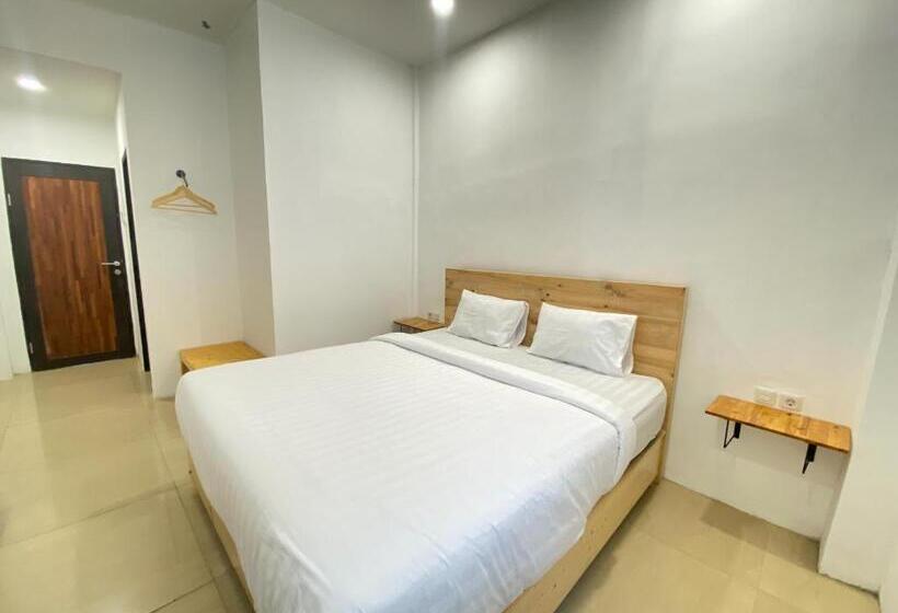 스탠다드 룸, Urbanview Hotel Medio Inn Palu By Reddoorz