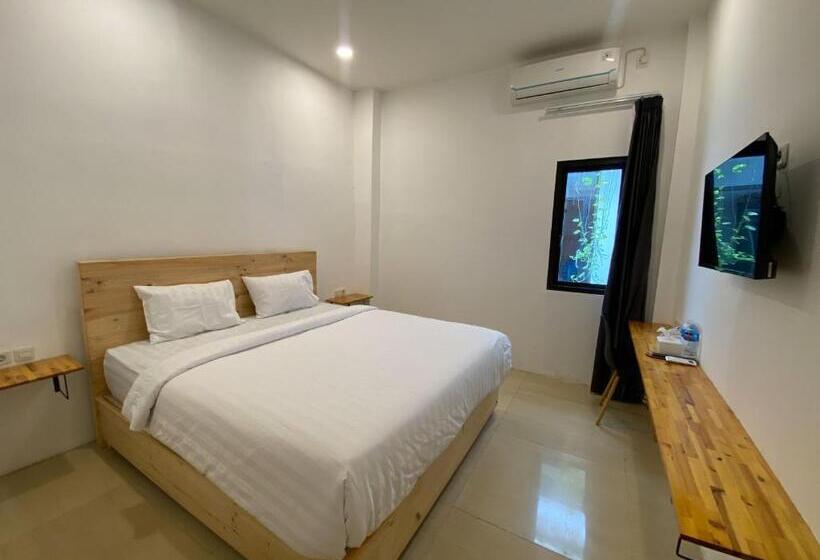 스탠다드 룸, Urbanview Hotel Medio Inn Palu By Reddoorz