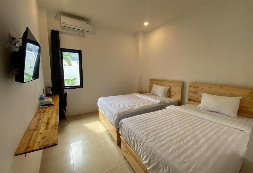 高级大房间, Urbanview Hotel Medio Inn Palu By Reddoorz