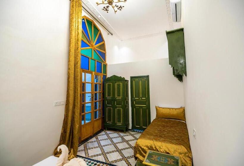 标准三人间, Dar Usham Fes