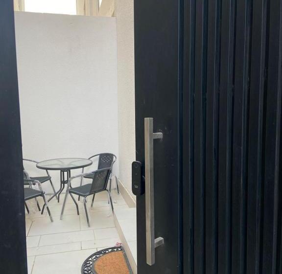 デラックススタジオ, Studio Almalqa By A Private Entrance