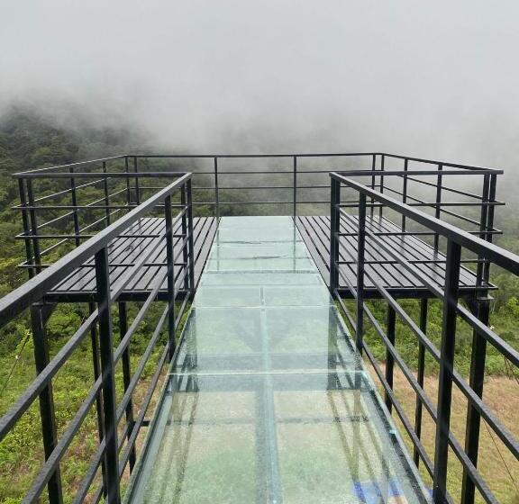 Tenda Padrão, Coorg Tree House