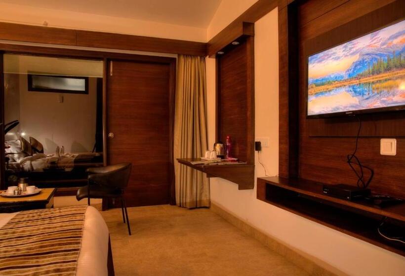 Люкс с Балконом, The Palm Luxuria, Best Hotel In Bhimtal
