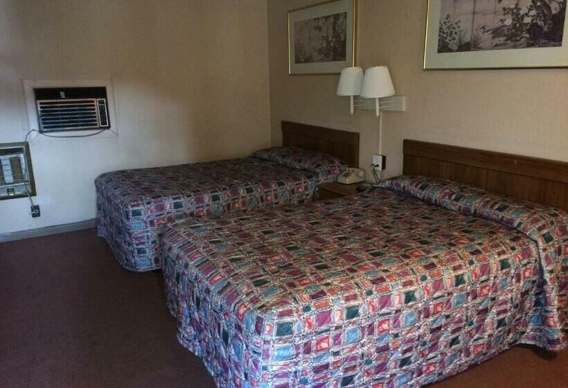 Номер Стандарт 2 Двуспальные Кровати, Budget Inn   Scottsboro