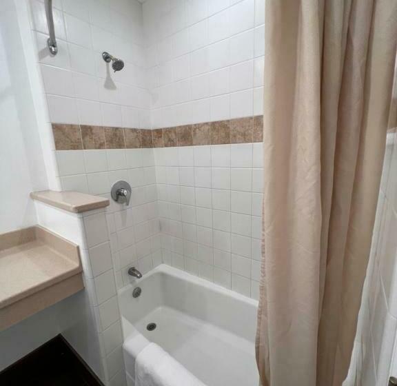 Номер Стандарт, Town And Country Inn