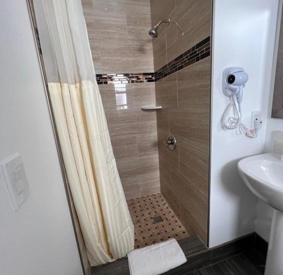 Студия Deluxe, Town And Country Inn