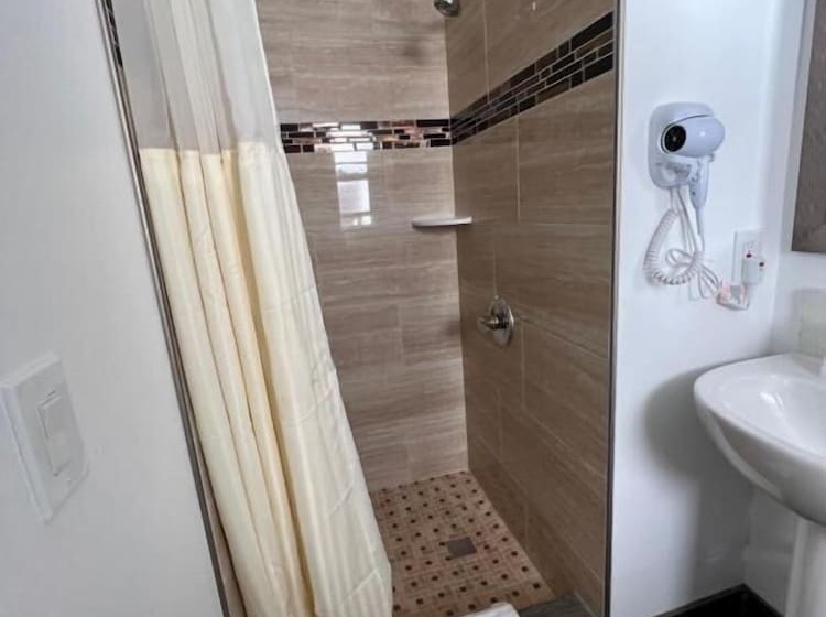Номер Deluxe, Town And Country Inn