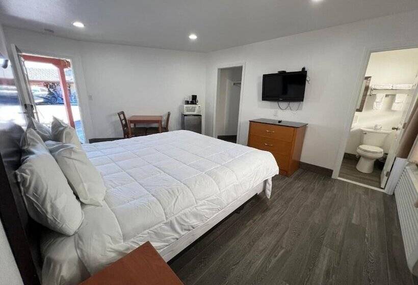 Номер Deluxe, Town And Country Inn