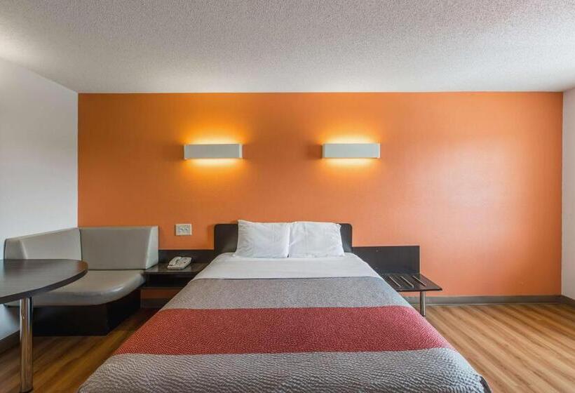 장애인을 위한 스탠다드 룸, Motel 6 Omaha   Central
