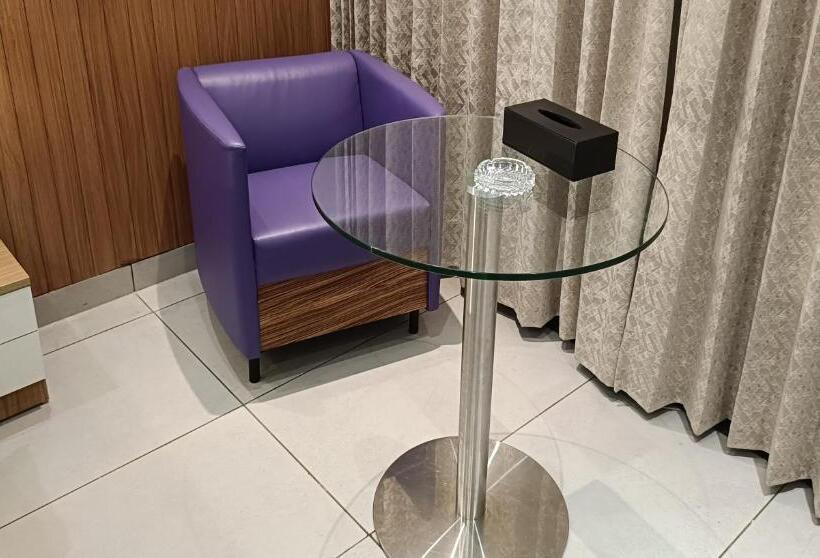 Quarto Deluxe, The Prince Highway
