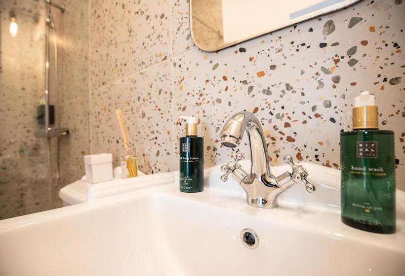 Люкс Повышенной Комфортности, Amália Boutique Suites & Studios   By @ Rita´s Place