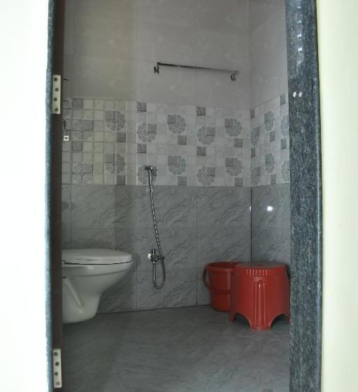 Полулюкс Повышенной Комфортности, Krushna Guest House