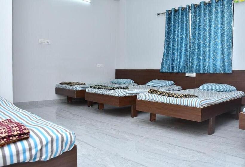 Трехместный Номер Классика, Krushna Guest House