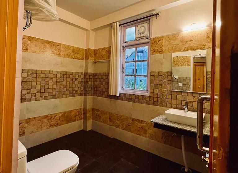이코노미 룸, Flüstern  A Boutique Hostel