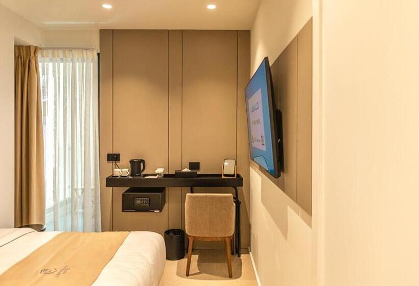 标准间带阳台, Central Inn
