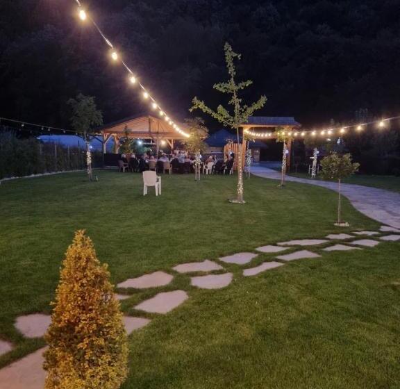 정원 전망 4인용 스탠다드 룸, Poiana Maramureseana