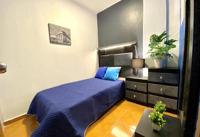 Quarto Estandar Individual Banheiro Compartilhado, Roomies Hostel Cibeles