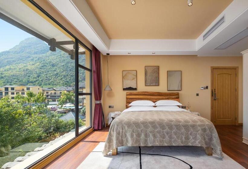 带特大床的豪华房间, Guilin Village Creek Inn  Free Shuttle Bus To Train Railway Station Over 3 Nights One Way