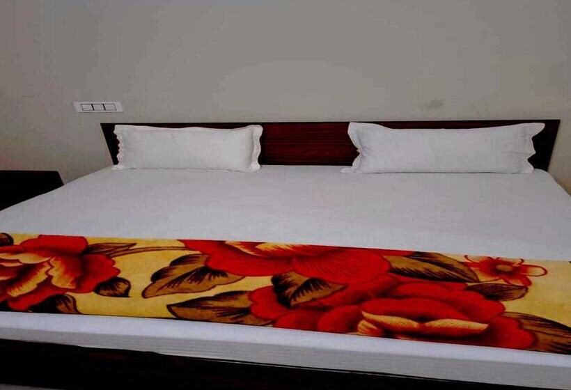 Трехместный Номер Классика, Oyo Hotel Metro Inn