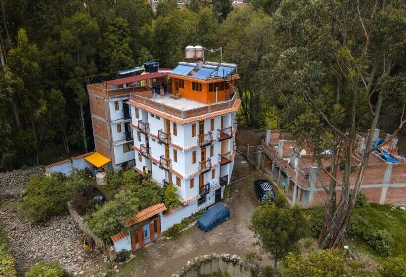 חדר סטנדרט לשלושה, Amazing Huaraz