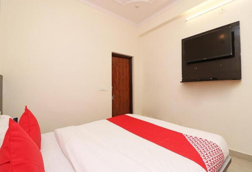 스탠다드 룸, Oyo Dev Hills Hotels & Resorts