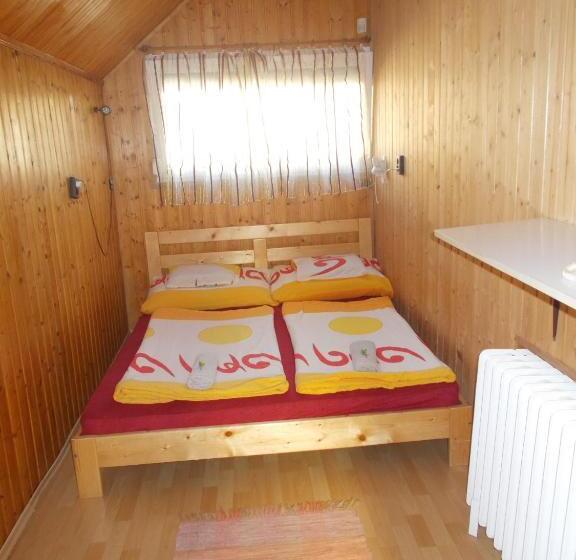 Номер Deluxe, Sárvári Vendégház Pécs,hosszúhetény