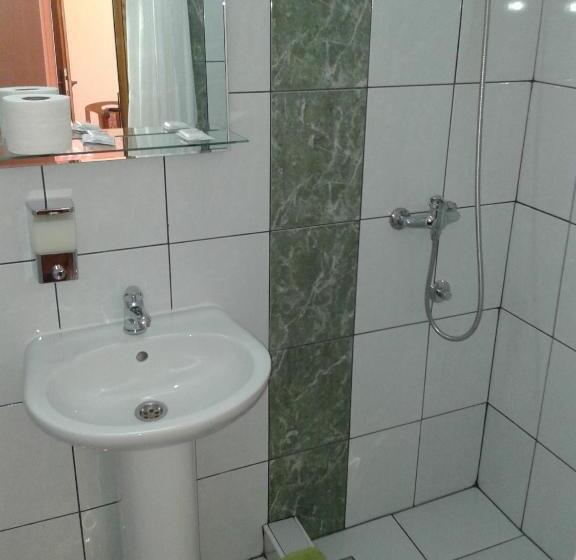 استودیوی استاندارد, Garni Hotel Alma
