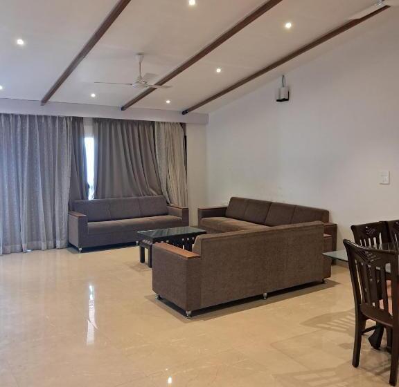 Люкс с Балконом, Hillview Rooms By 29 Bungalow