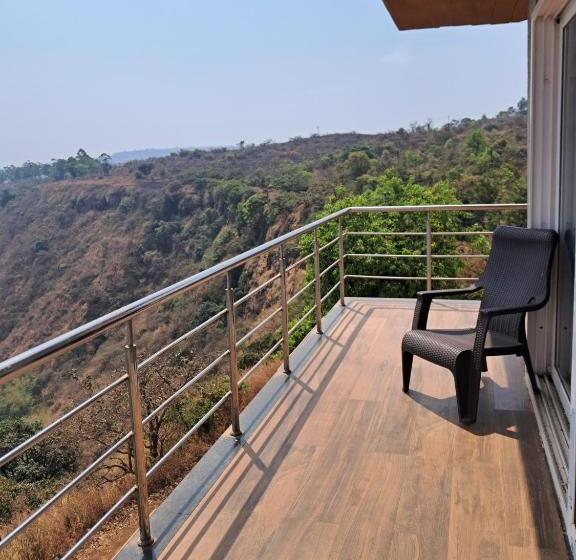 Номер Стандарт с Балконом, Hillview Rooms By 29 Bungalow